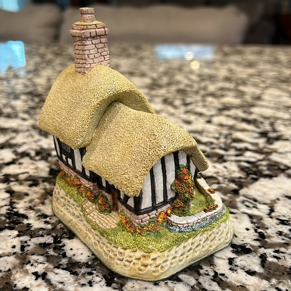 David Winter Cottages Blossom Cottage - Picture 6 of 11